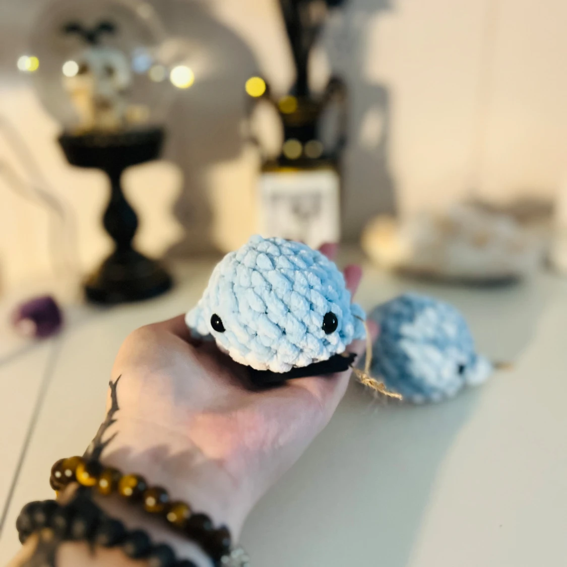 Handgjorda blå virkade valar