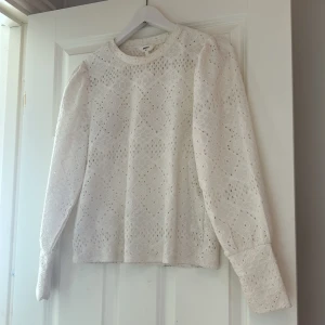  Objekt tröja  -  Jättefin objekt tröja aldrig använd✨ väldigt fin💕