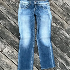 Replay jeans - Lågmidjade lätt utsvängda replay jeans W31 L:32