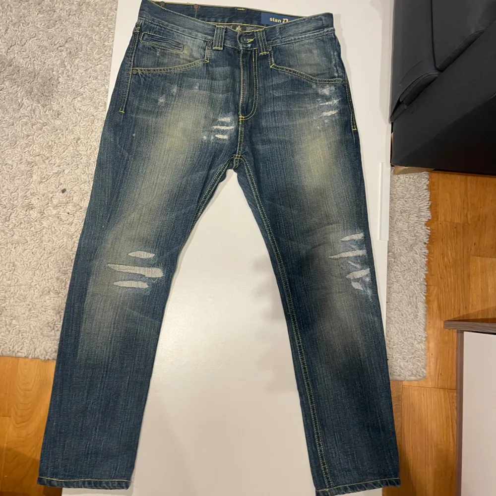 Storlek: 31 | Dondup StandArt | Nypris: 3000kr | Skick: Väldigt bra. Jeans & Byxor.