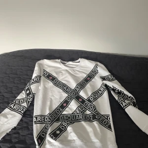 Dsquared Tröja  - Säljer min tröja då den inte kommer till användning. Storlek M. Pris kan diskuteras.