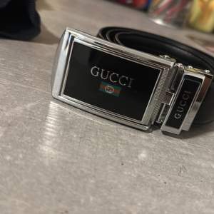 Säljer ett Gucci bälte för 80 kr storlek 44-110