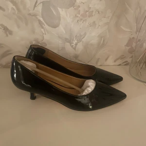 Spetsklack - Helt nya säljer pga för stora 