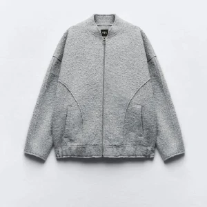 Grå bomberjacka Zara - Jättefin jacka från zara. Bomberjacka, perfekt till hösten. Stl M/L, sitter snyggt oversized. 