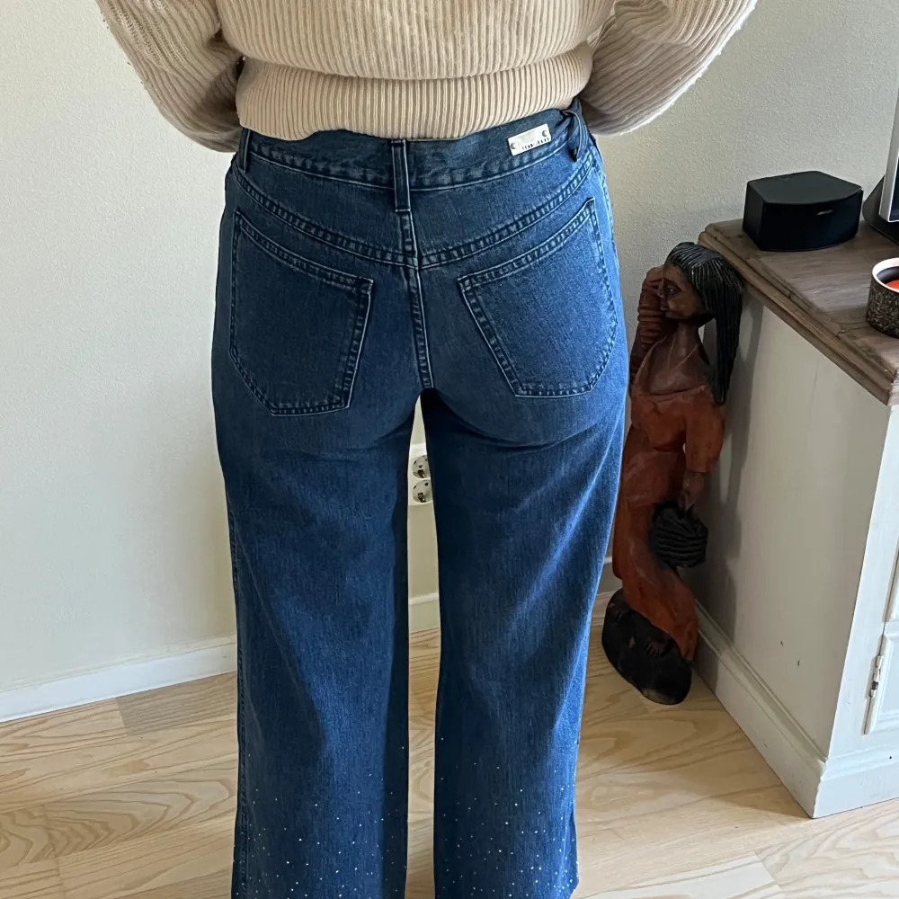 Vintage Y2K Fendi jeans, köpta på Vinted! Low waist och breda bed, dessa är storlek 36 men lite större i storleken då jag som har 38 och 175 cm kan ha dessa!. Farkut & Housut.