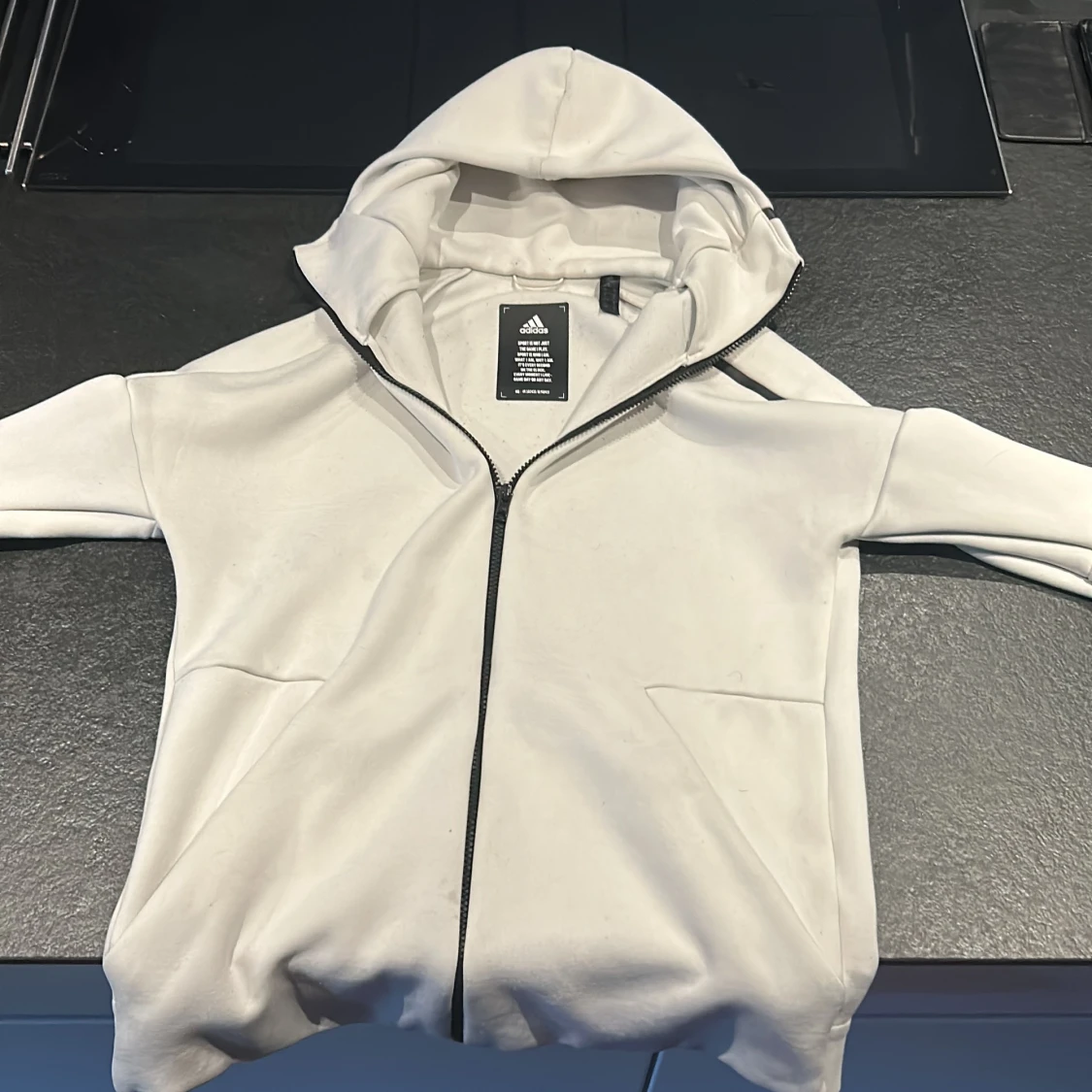 Adidas kofta sällsynt  - 28