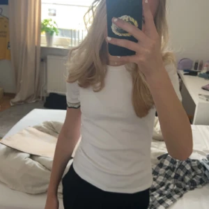 Zara topp - Säljer denna populära tröjan från Zara! Är i nyskick!🥰