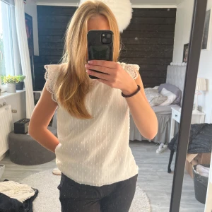 blus - Vit blus. Helt ny.