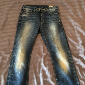 G-star jeans -  Snygga jeans med en snygg tvätt slim taper fit aldrig använda och är i nytt skick har inget kvitto  Size W31 L34