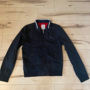 J Lindberg jacka - Säljer nu denna feta j Lindberg jackan i väldigt bra skick. Storlek M 