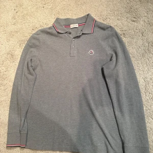 Moncler  - Moncler Pike. Storlek L. Super skick! Pris 1090kr.