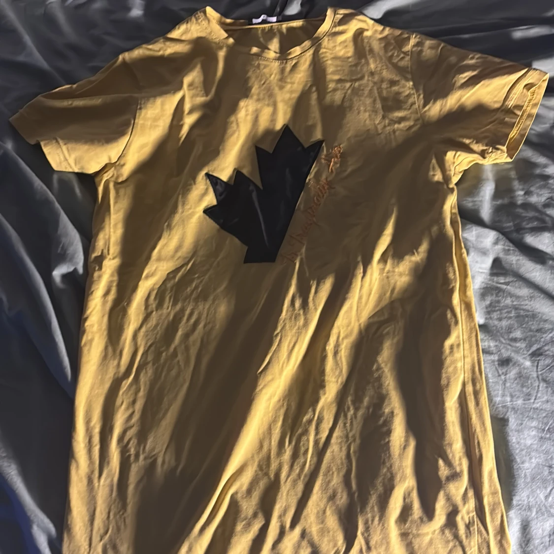 Gul t-shirt från Dsquared2