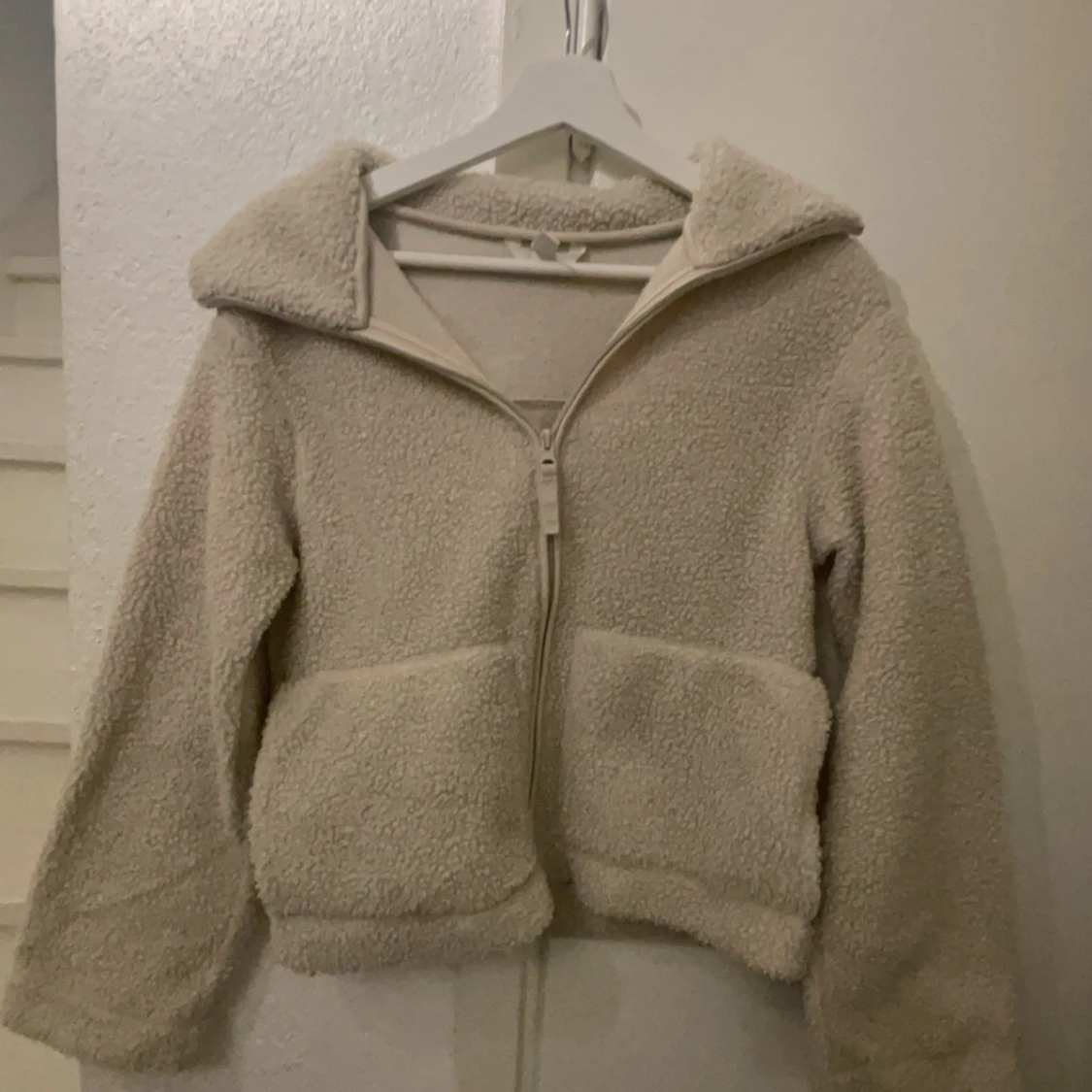 Beige teddyjacka med dragkedja - 90