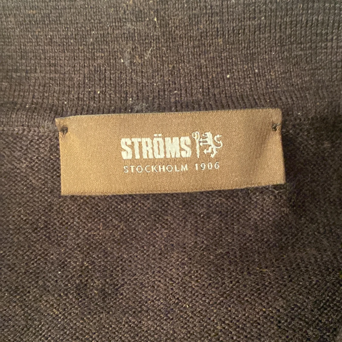 Mörkbrun pikétröja från Ströms - 91