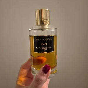 Amore Caffè från Mancera - Säljer min underbara Amore Caffè från Mancera då den inte får den uppmärksamhet av mig som den förtjänar. Ursprungligen 120ml Orginalkartong medföljer.  1100:-