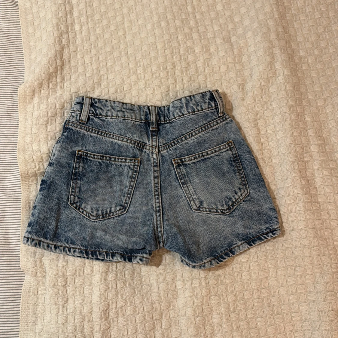 Blå jeansshorts från Lindex - 90