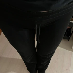 Svarta mjukisbyxor - Svarta mjukisbyxor från Lager 157! Skriv om ni har frågor