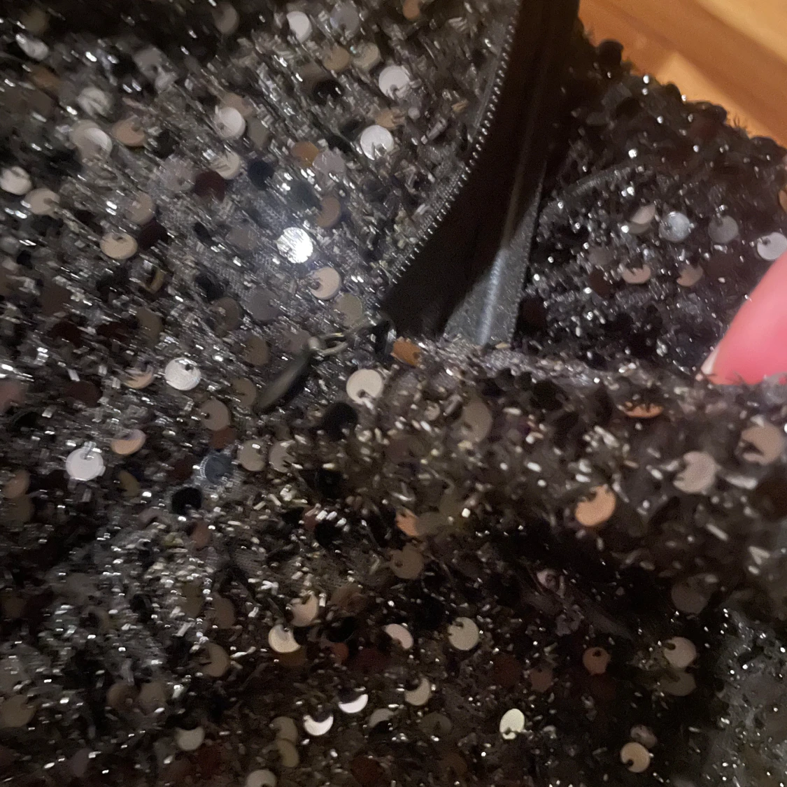 Svart paljettklänning - 91