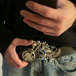 Motorcycle belt  - Har gjort ett eget hål och bältet är runt 110cm långt, passar de flesta. Kan släppa för lite lägre pris vid snabb affär