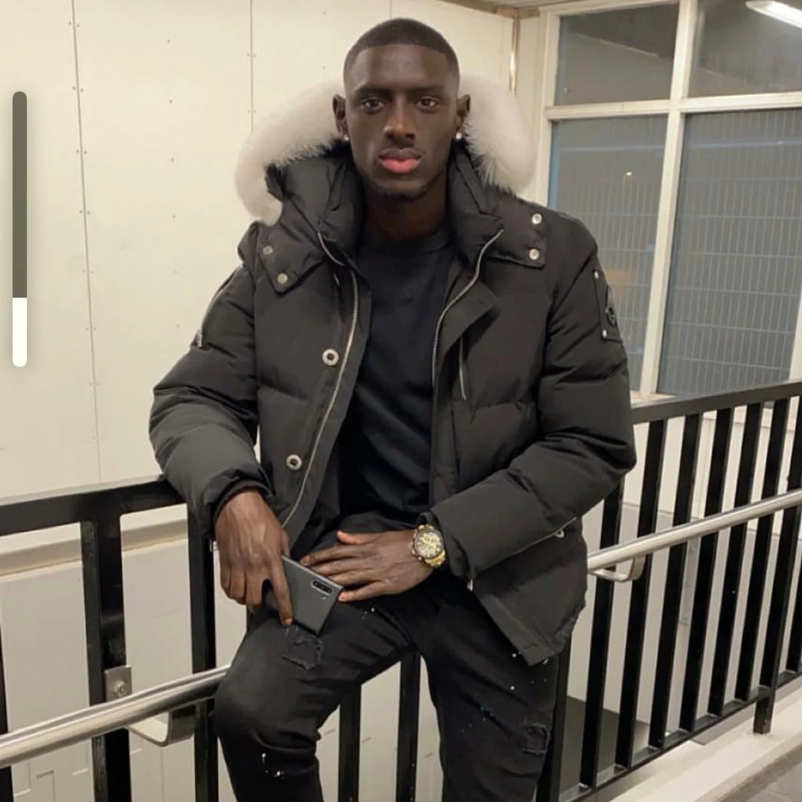 Svart dunjacka från Moose Knuckles - 90