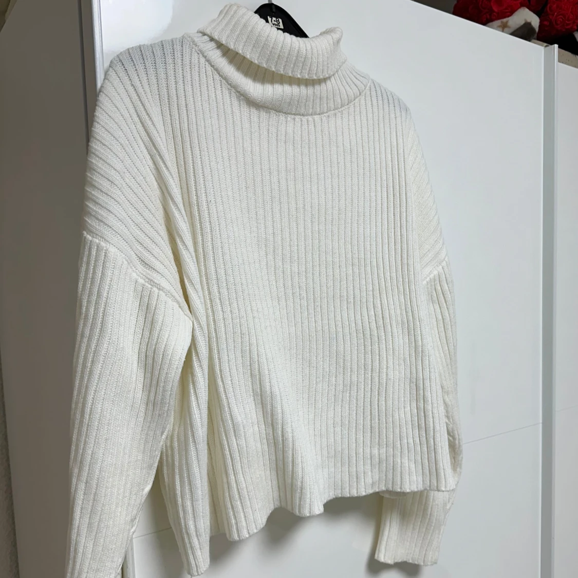 Vit ribbad polotröja - 91