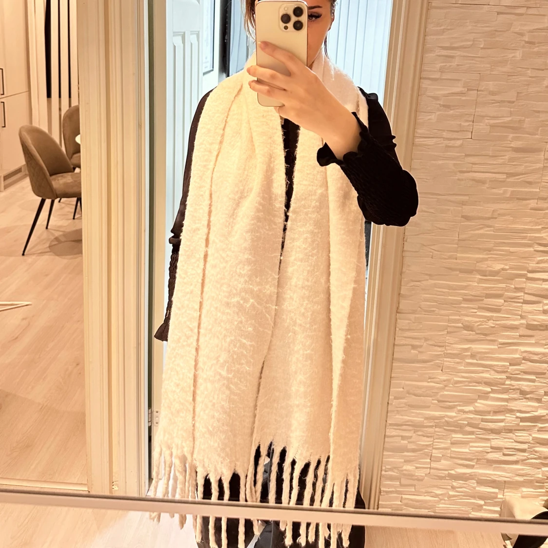 Vit halsduk med fransar - 90