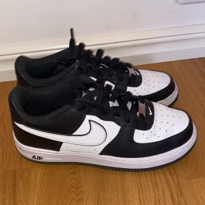 Nike Air Force 1 ’07 - Använt 2 gånger förr  Pris kan diskuteras💕