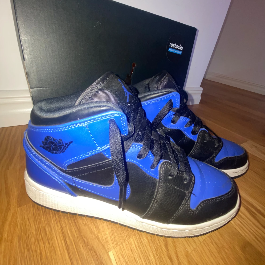 Air Jordan 1 Mid Hyper Royal - 90