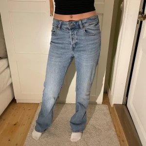 Blåa jeans  - Sköna blå jeans  Säljer för de blivit för stora