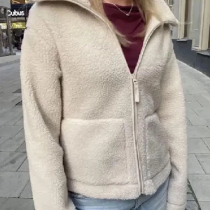 hm teddyjacka  - jättesnygg teddyjacka