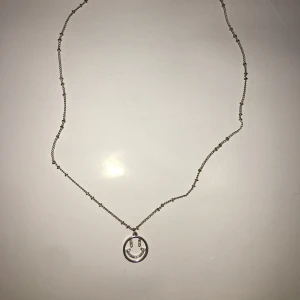 Smiley Halsband - Ett smiley halsband som jag inte använder längre