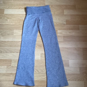 Gråa sköna stickade yoga pants - I bra skick 💗 från gina tricot 