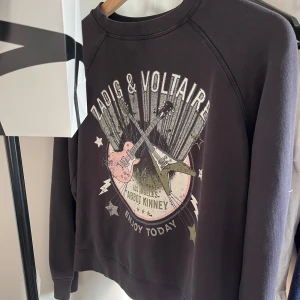 Zadig tröja❤️‍🔥 - super fin  zadig & voltarie tröja som blivit lite liten, bra skick!💕