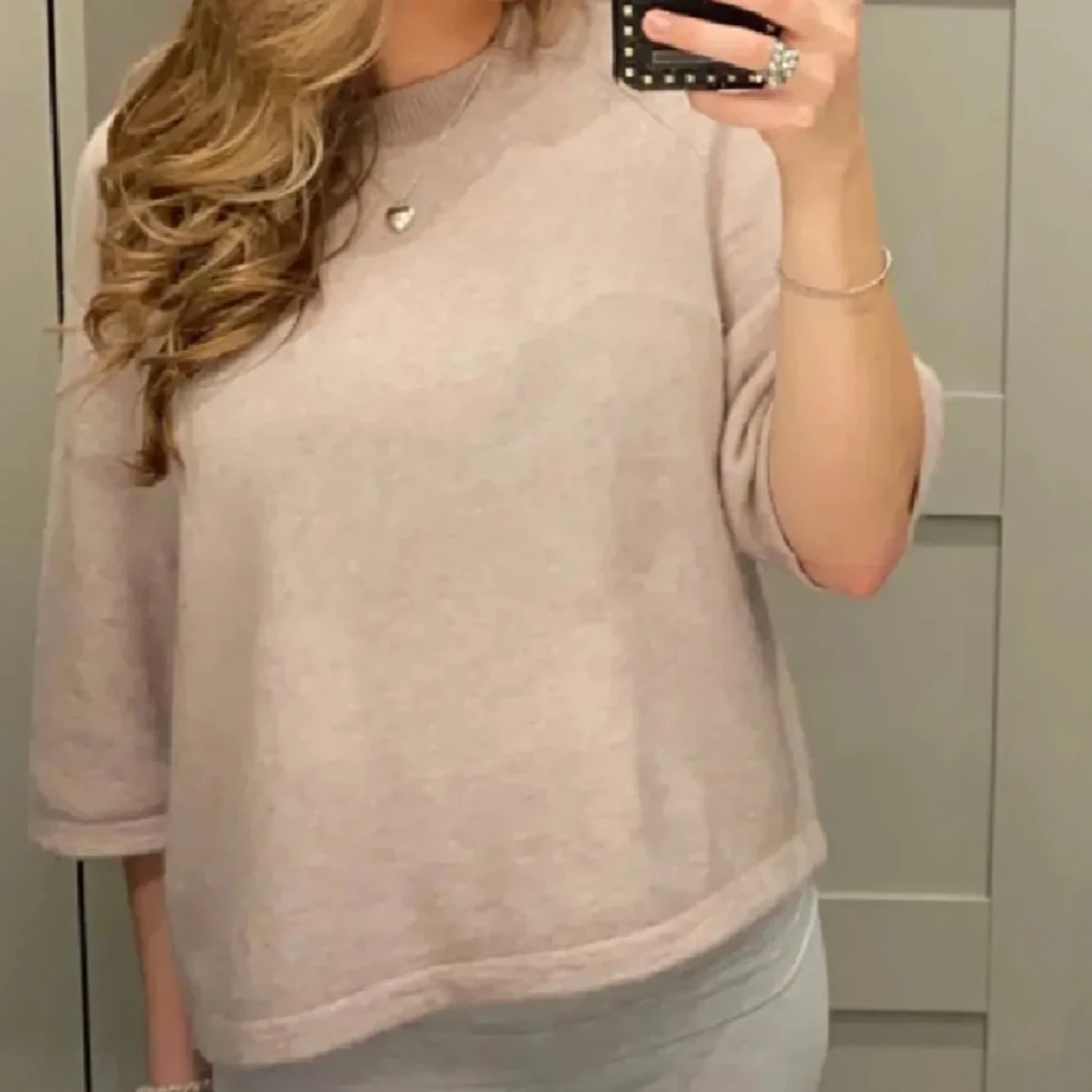 Beige tröja med trekvartsärm