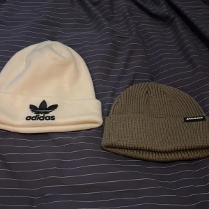 Mössa - En adidas o en dickies mössa. Kommer aldrig till användning o säljer nu till hösten. Adidas för 80 den gröna för 60 Priserna går att diskutera!