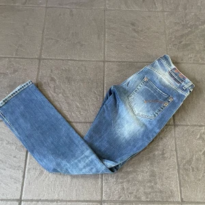 Dondup W34 - Tja! Säljer mina riktiga feta dondup jeans i W34! Skick 9/10 inga defekter!