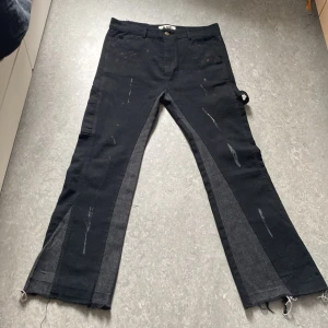 Flared Jeans - Sköna jeans, använd 1 eller 2 gånger, skick 8/10