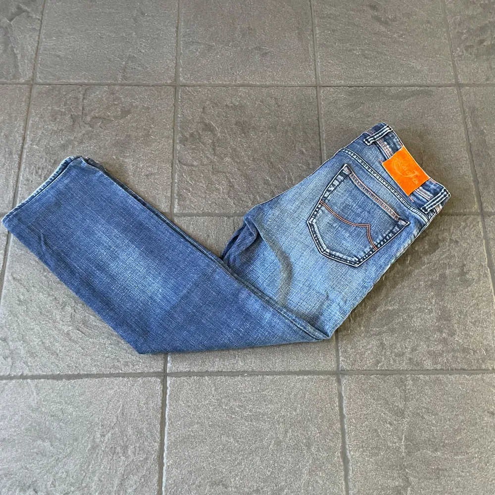 Tja! Säljer min riktigt feta Jacob Cohen jeans i W33! Skick 9/10 inga defekter!. Jeans & Byxor.