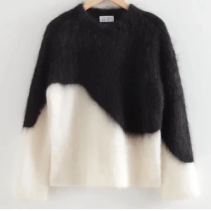 Stickad other stories tröja. - Säljer denna populära tröjan som är i nyskick. Jättefin och skön❤️