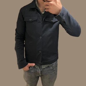 Overshirt  - Säljer denna riktigt goa overshirten perfekt för dig som söker något snyggt att ha på din till hösten. Vid frågor och funderingar skriv gärna! 