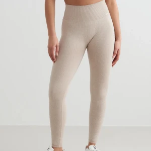 Amin tights - Så fina beiga tights från amin, endast testade.