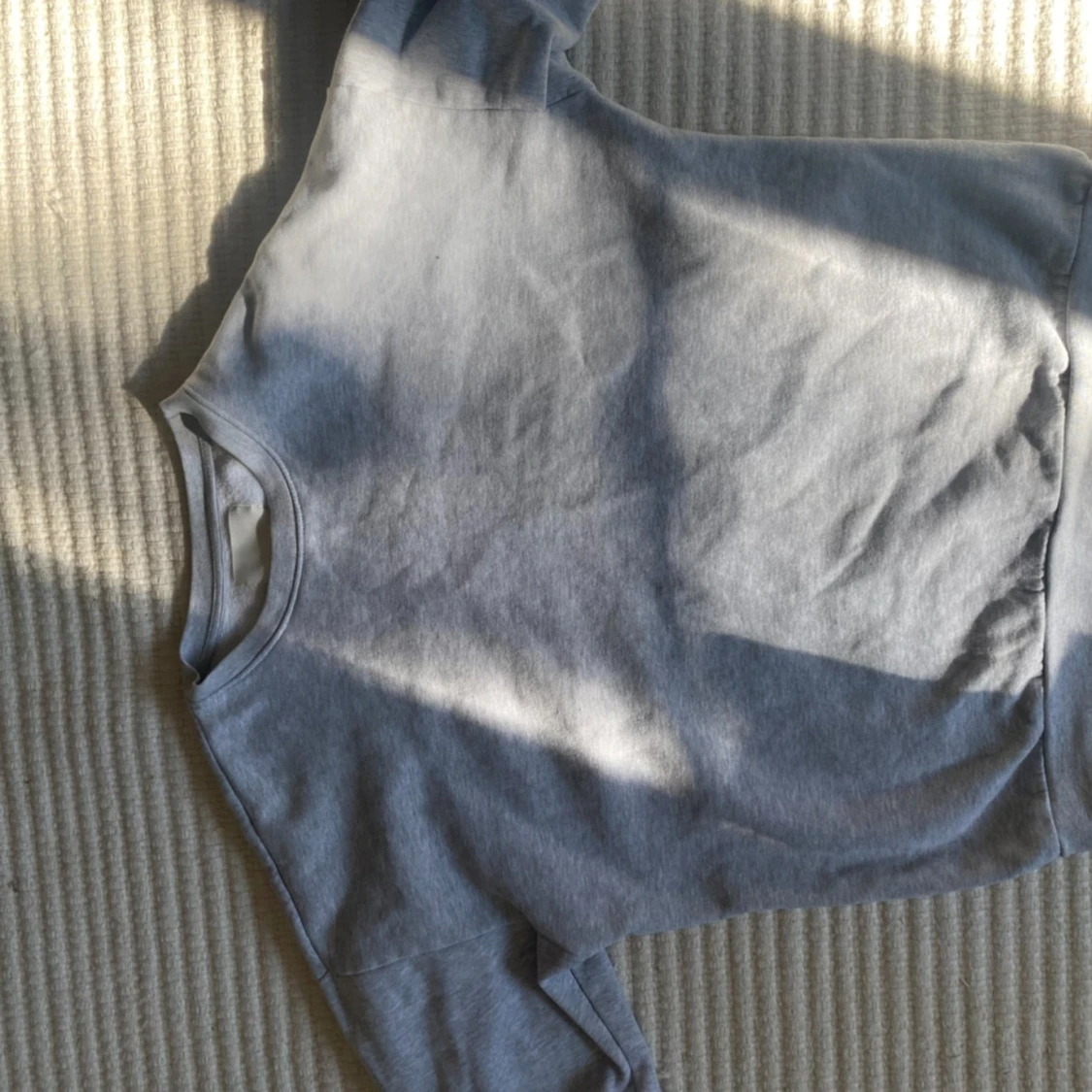 Grå tjocktröja - 91