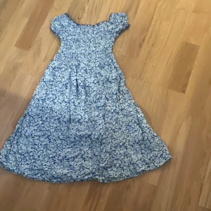 Klänning  - Blommig 