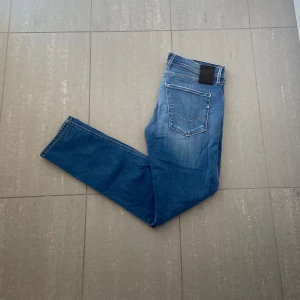 Replay anbass jeans  - Säljer nu dessa snygga replay anbass jeans, skriv för fler bilder/frågor🙌🏼