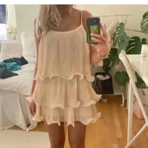 Volang klänning - Superfin ljusrosa klänning från H&M. 💘