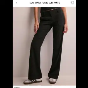 Low waist suit pants i strl 36. Endast använda en gång då jag inte tyckte modellen passade mig