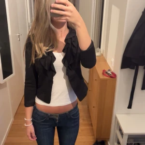 Svart bolero!💕 - Köpt på busfrö för 180 kr säljer på grund av dålig användning av den💕