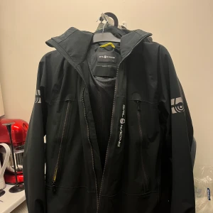Sail racing | Spray ocean jacket - Säljer nu min Sail racing jacka då jag inte använder den längre, den är i fint skick  Nypris: 3800kr 💸