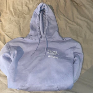 Lila Hoddie  - En hoddie från h&m använt Max 4 gånger. Stl s men är stor i storleken. 🌸