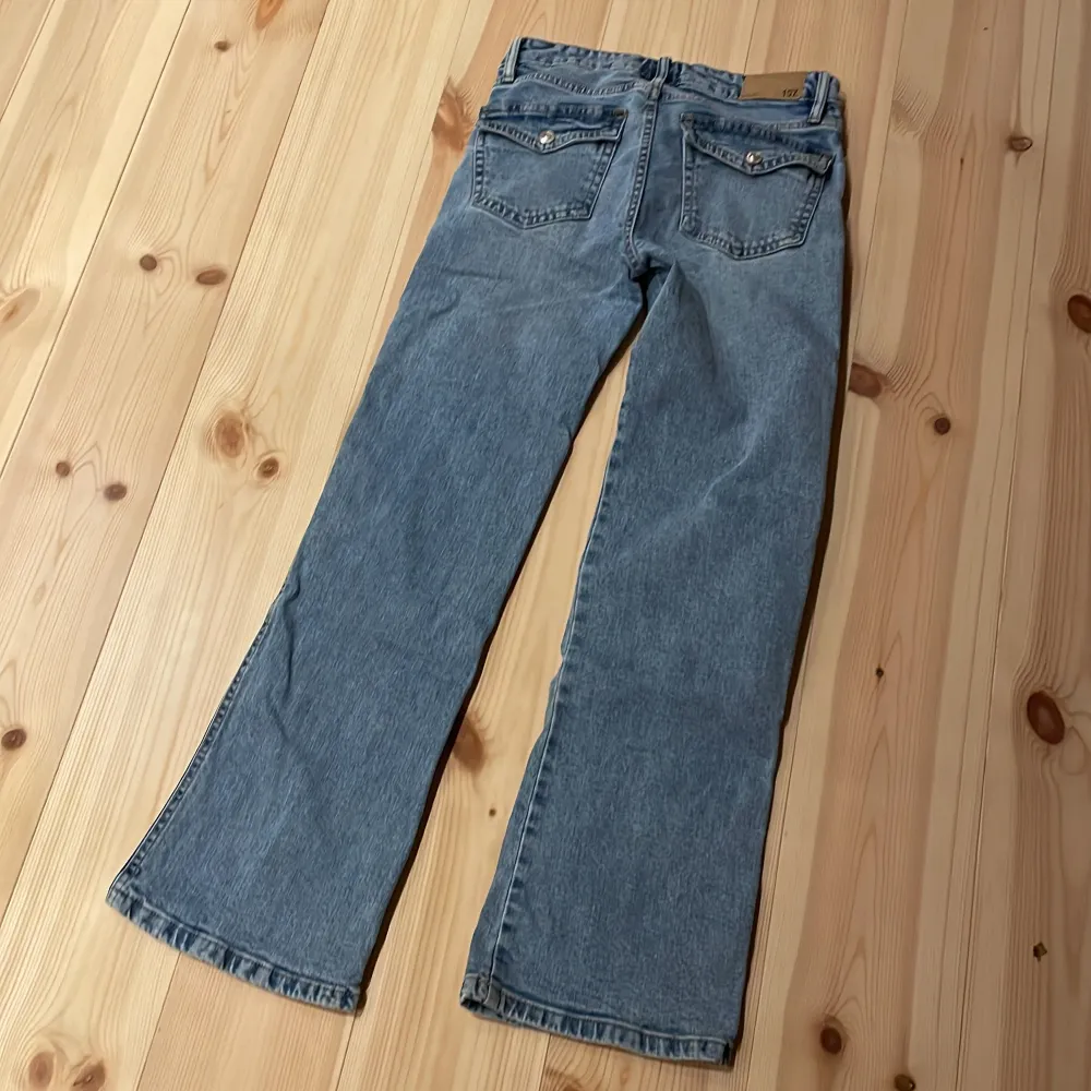 Knappt använda, gillar hur de sitter väldigt mycket men har tyvärr blivit för korta. Jeans & Byxor.